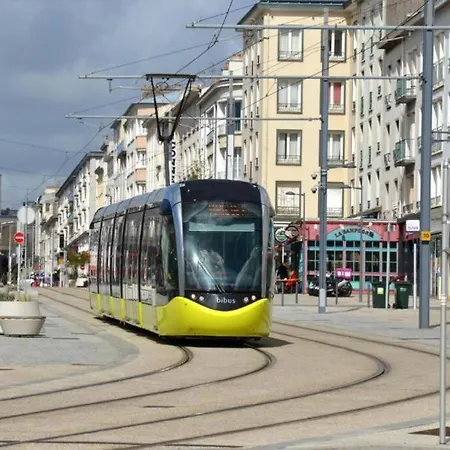 Maison Avec De Grands Volumes Brest