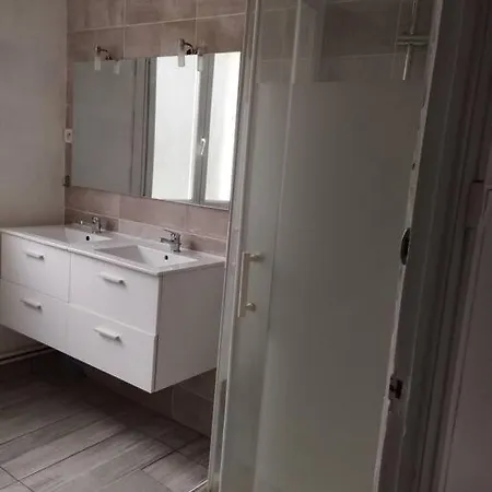 Maison Avec De Grands Volumes